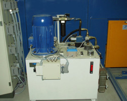 Linear manufacturing unit